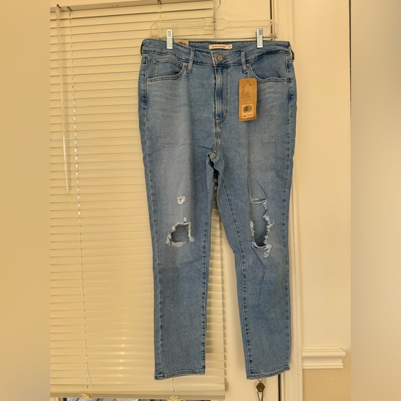 Women’s Levi jeans - Picture 1 of 7